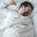 بیداری کاذب و رویای شفاف در خواب REM