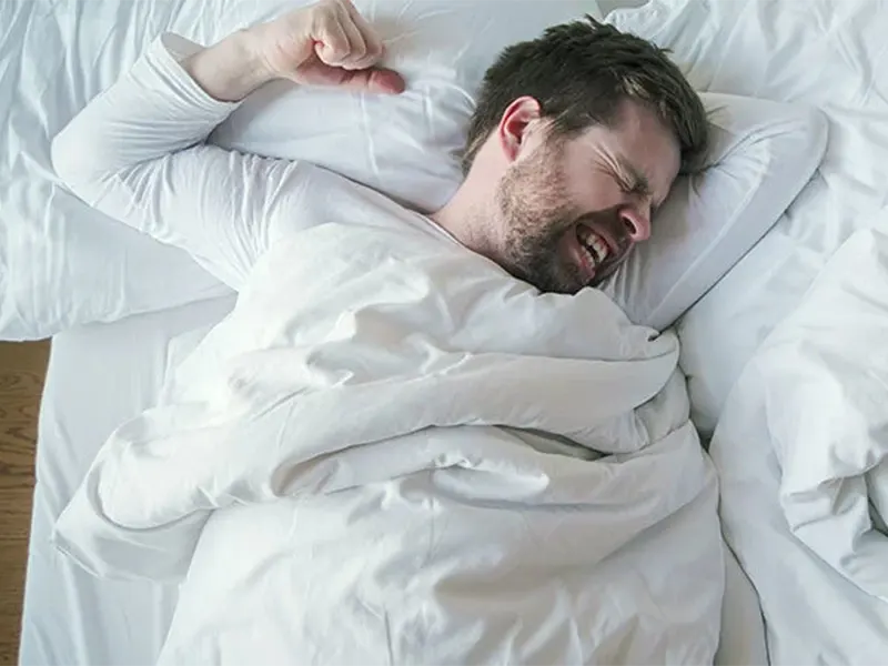 بیداری کاذب و رویای شفاف در خواب REM