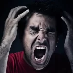 حملات پانیک شبانه + علائم، دلایل و درمان