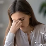 علت سنگینی و خستگی چشم چیست؟